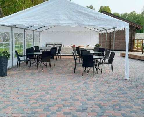 Sünnipäev-tiigi-kaldal